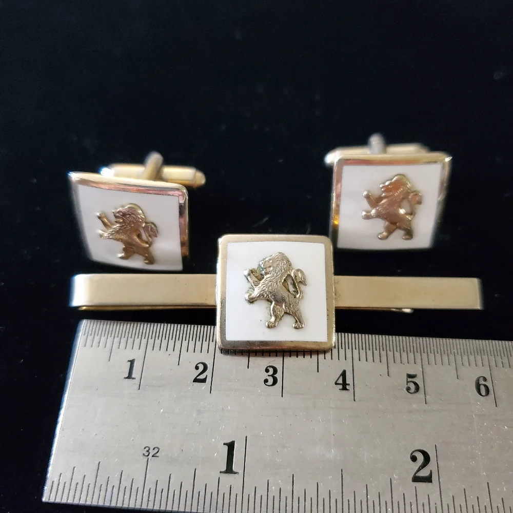 White Enamel Rampant Lion Tie Bar Cufflink Set Gold Tone Mid-century Regal